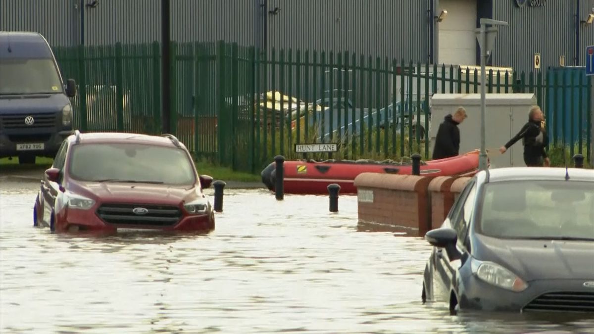 Za den napršelo jako za měsíc. Záplavy na severu Anglie už mají jednu oběť